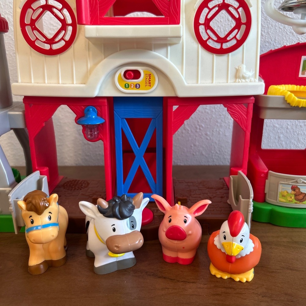 Fisher-Price Little People Caring for Animals Farm Playset with 4 Figures - Picture 5 of 10